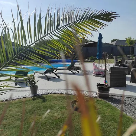 Maison Calme Avec Piscine بيت للعطل Le Grand-Celland